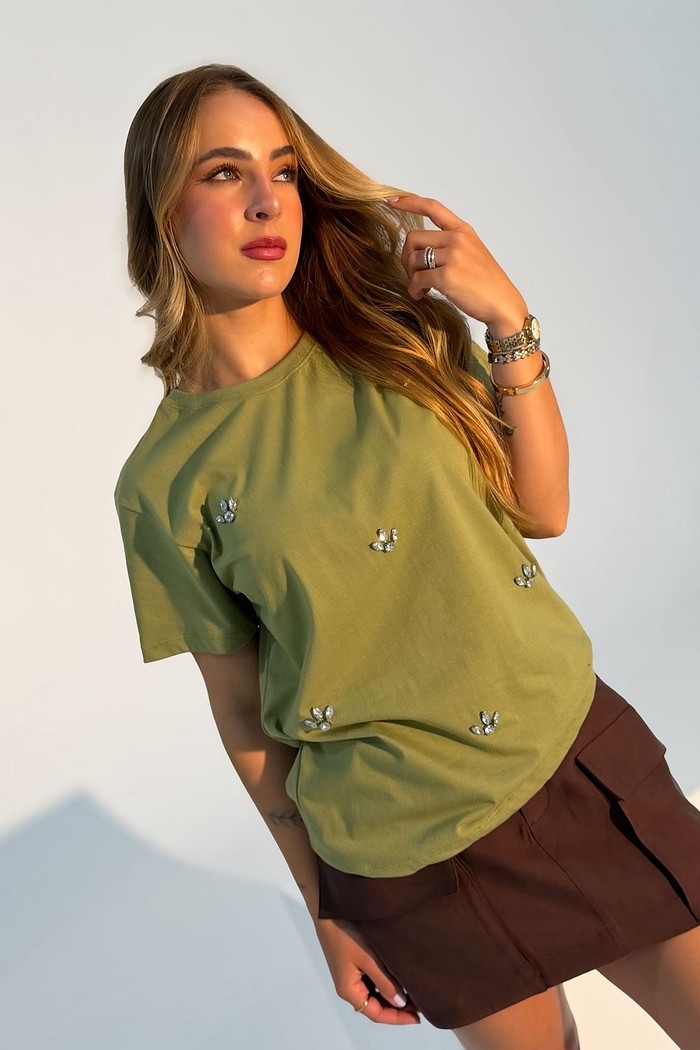 T-shirt Feminina Pamela Bordada Cor Verde Oliva
