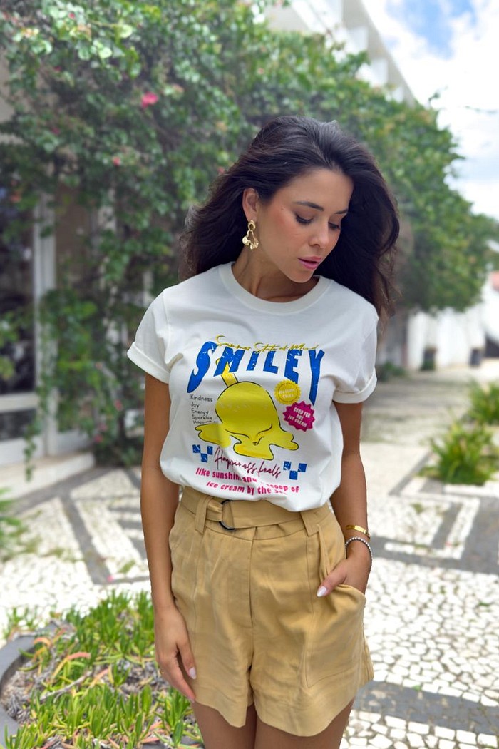 T-shirt Feminina Smiley Cor Off White