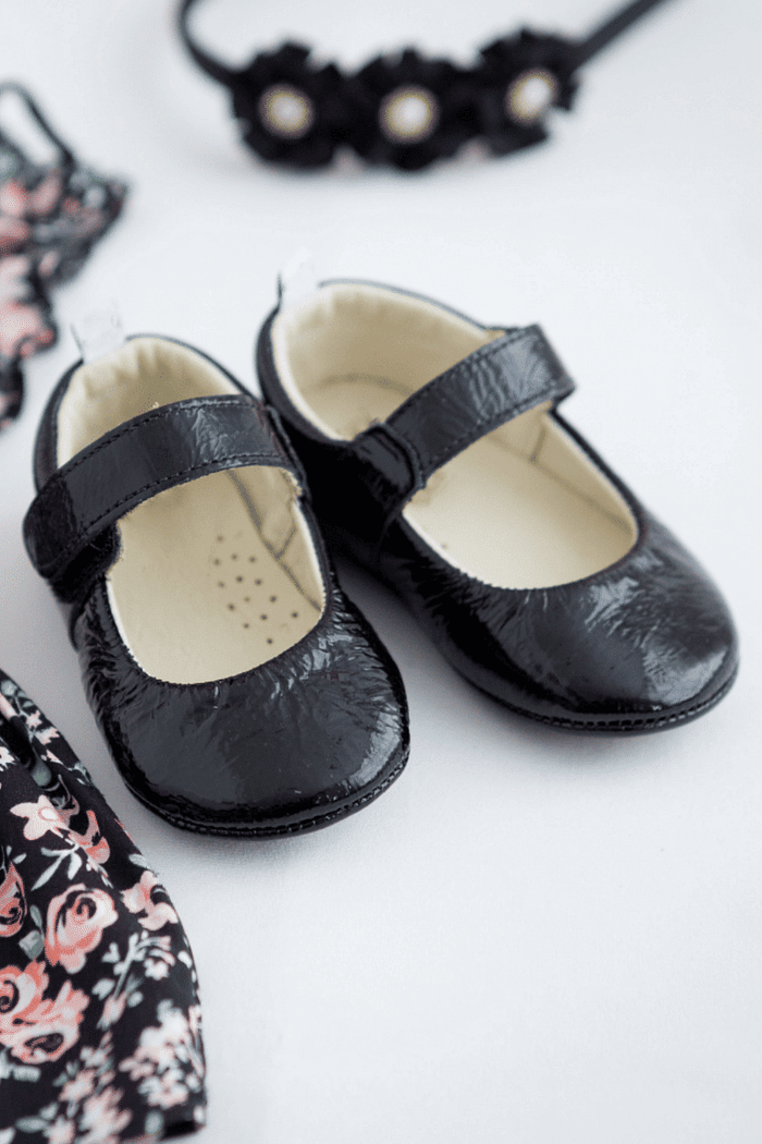 SAPATILHA BEBÊ LUIZA PRETO VERNIZ