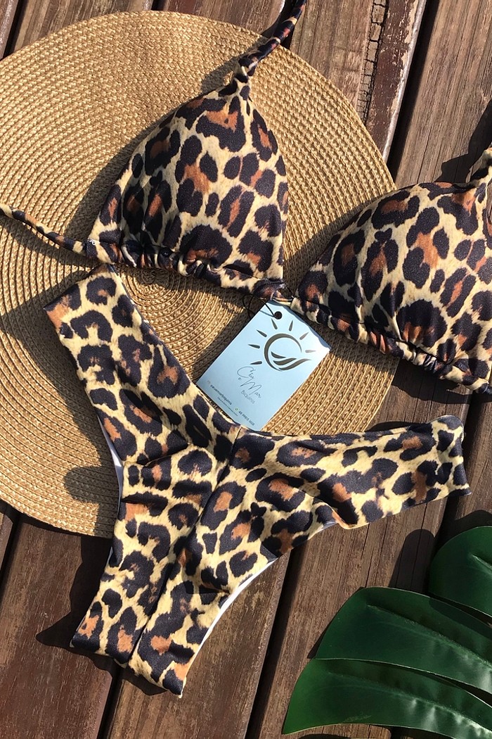 Biquíni Cortininha e Asa delta Onça