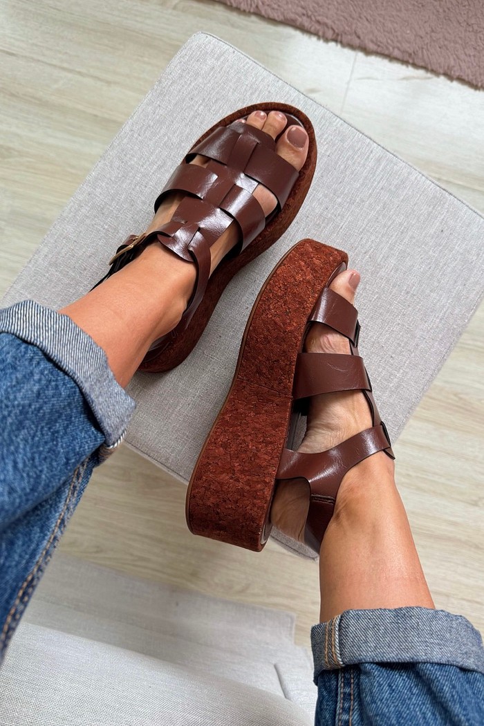 Sandália Marta Café Flatform com Solado de Cortiça