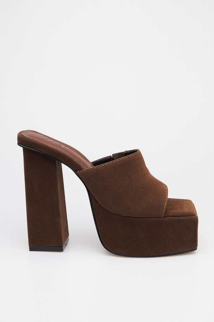 Tamanco Duna Marrom - salto alto com plataforma e bico quadrado Tamanco Duna Marrom - salto alto com plataforma e bico quadrado