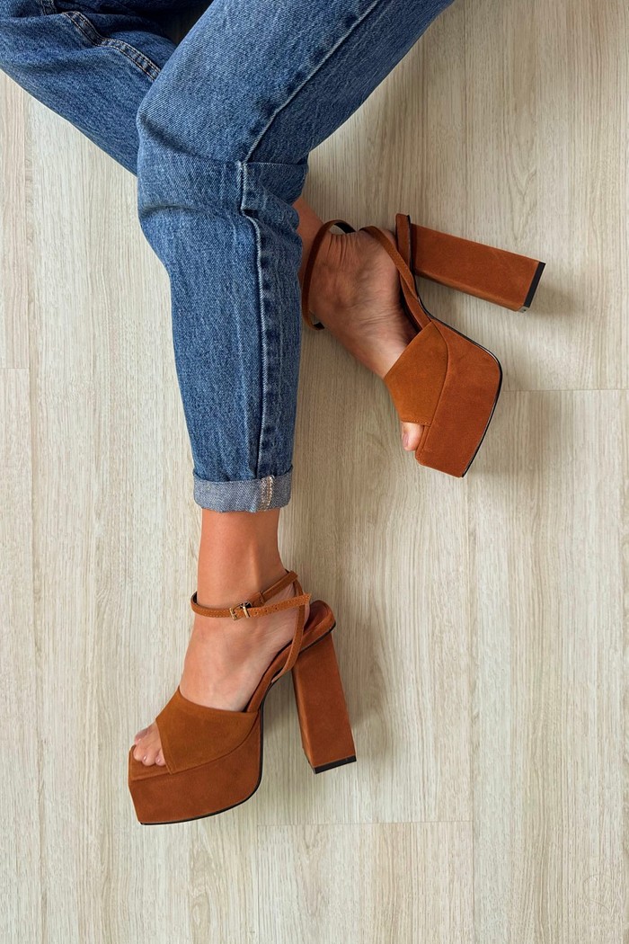 Sandália Tina Caramelo Plataforma com Salto Bloco