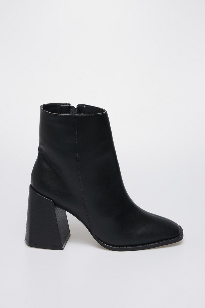 Bota Juliana Preto