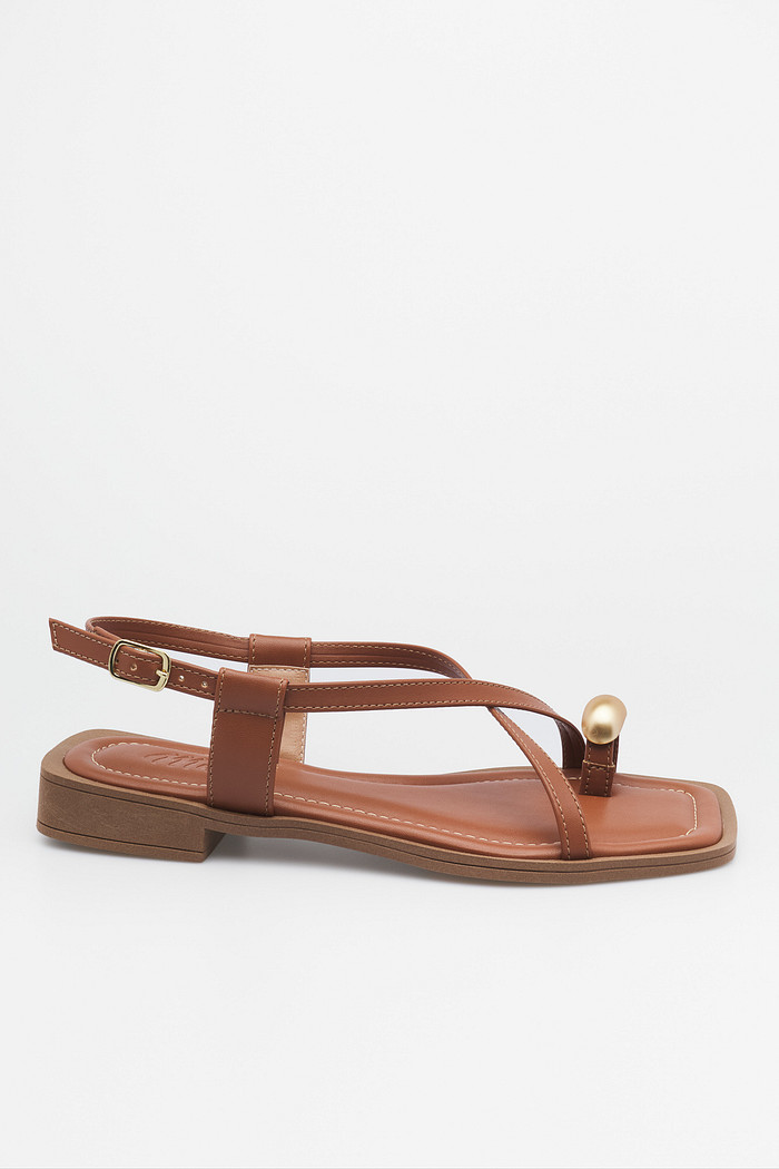 Sandália Brisa Caramelo – rasteira tiras cruzadas minimalistas da MIST