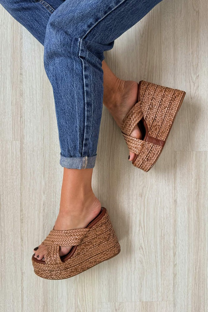 Tamanco plataforma feminino marrom em palha trançada rústico chic MIST