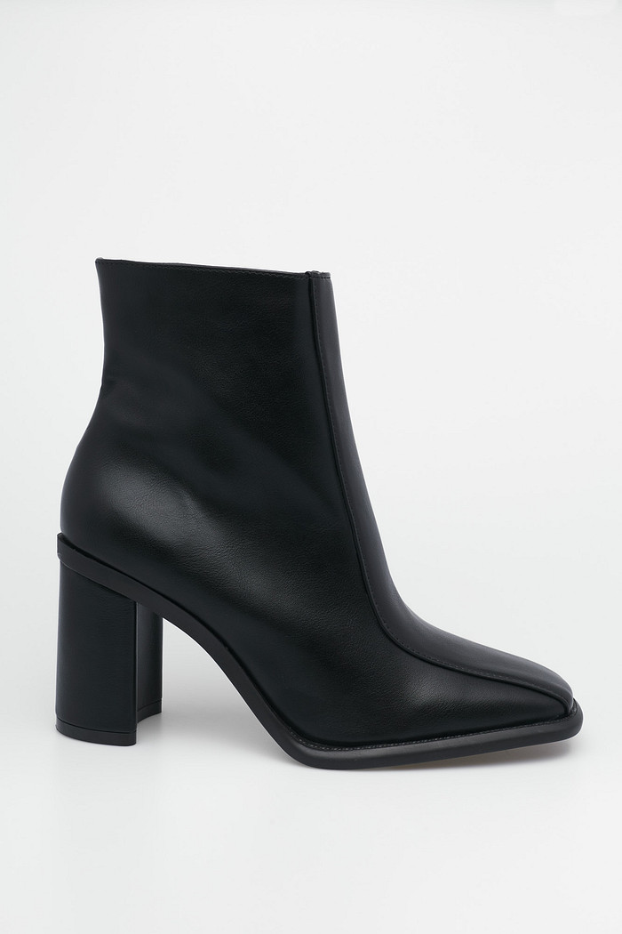 Bota Ankle Boot Malu Preto