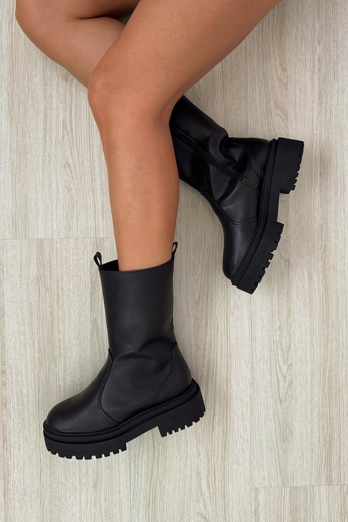 Bota Lilian Preto