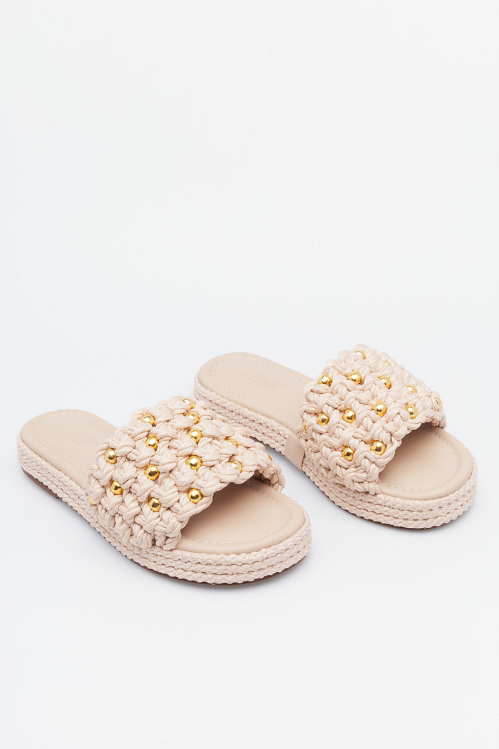 Flat Diana Natural MIST – Rasteira Feminina Artesanal Flat Diana Natural MIST – rasteira feminina com trama artesanal e esferas douradas