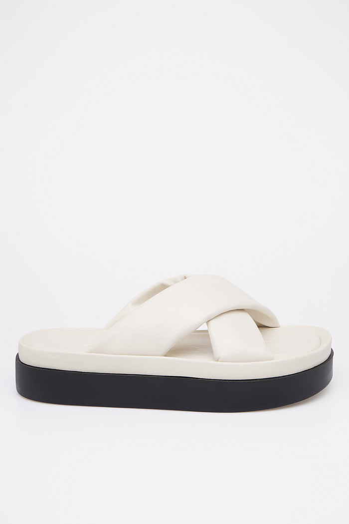 Flat Larissa Off-White
