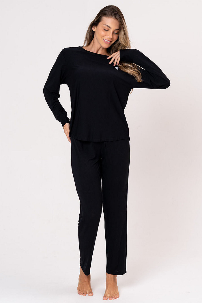 PIJAMA LONGO FEMININO PRETO EM VISCOSE - CLÁSSICO VISCOSE BLACK