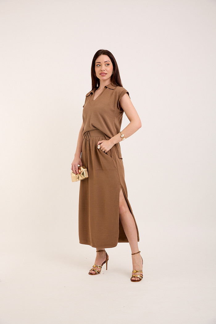 Conjunto com Blusa Gola e Saia em Tricot - Chocolate