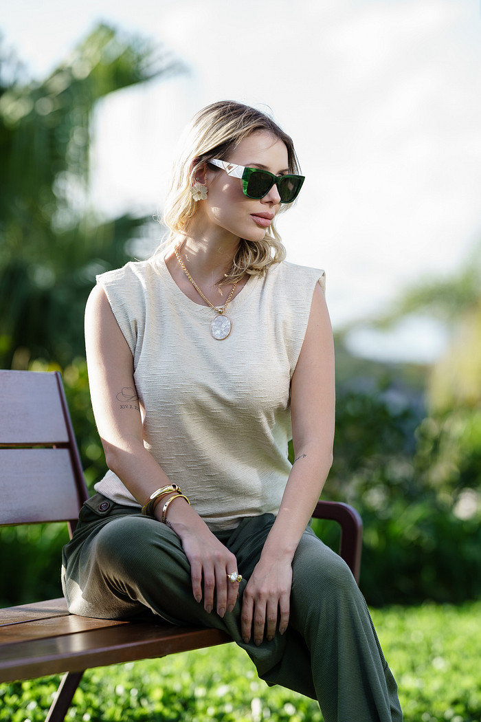 Blusa com Cava Diferenciada - Off White