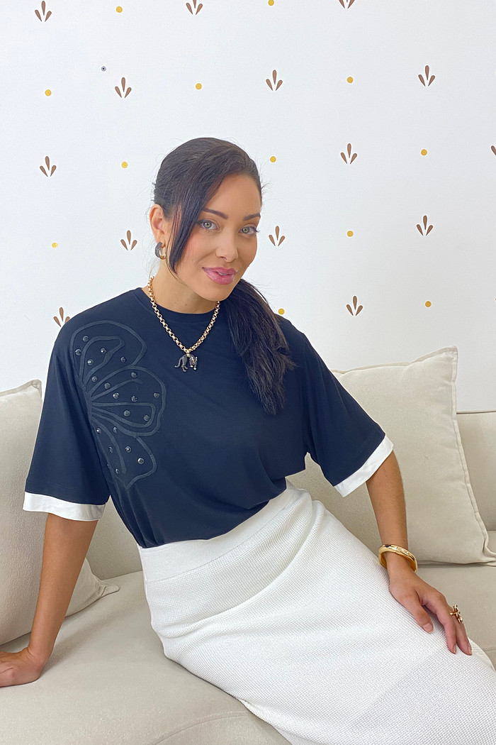 T-Shirt Oversized com Aplicação - Preta