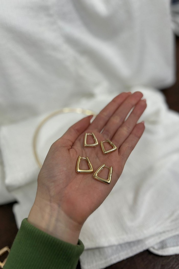 Brinco dourado argola quadrada grande