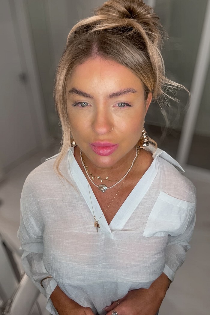 Colar choker miçangas e pedra