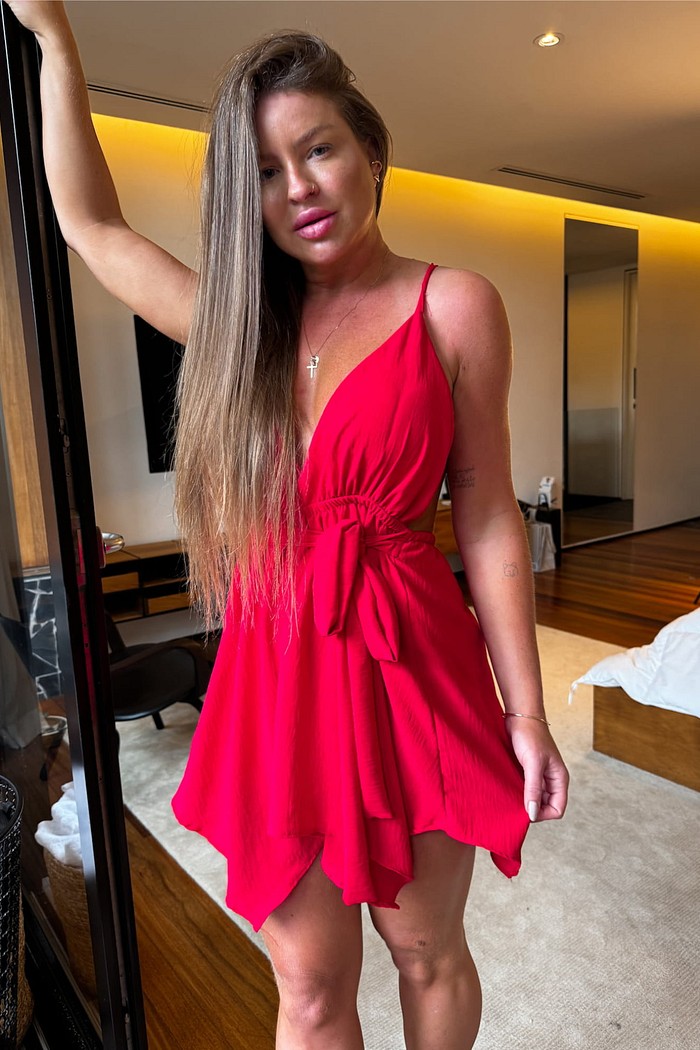 Vestido soltinho assimétrico com amarração