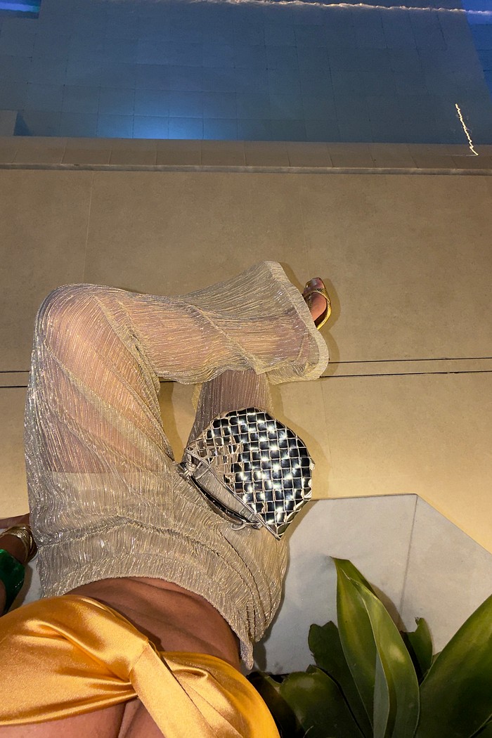 Calça plissada lurex com brilho