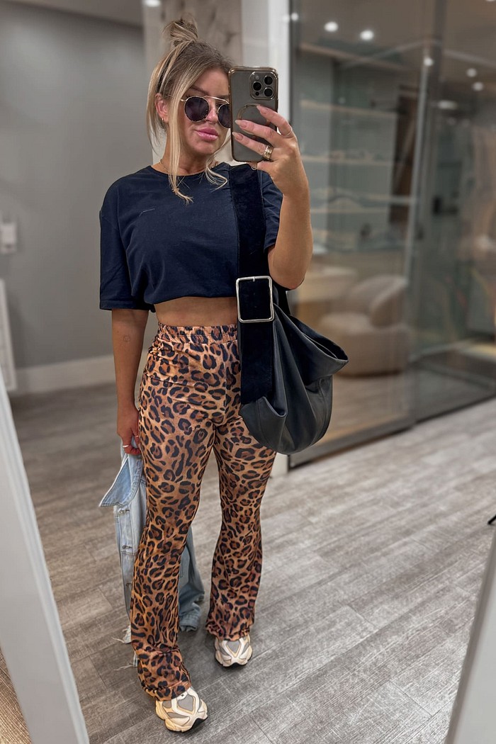 Calça flare de onça