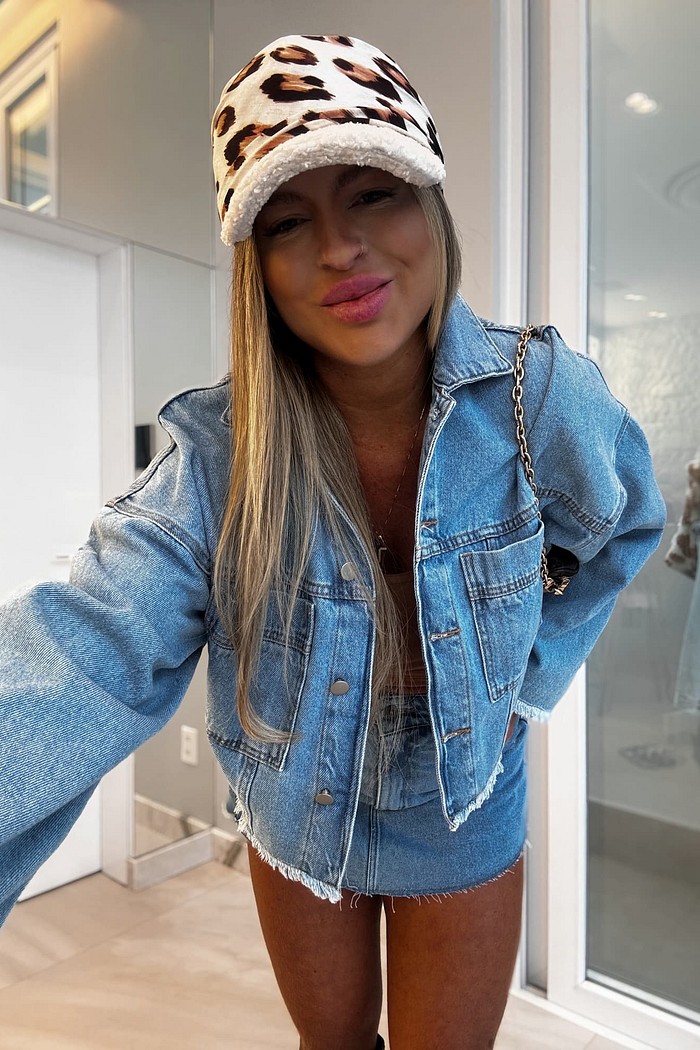 Jaqueta jeans oversize barra desfiada