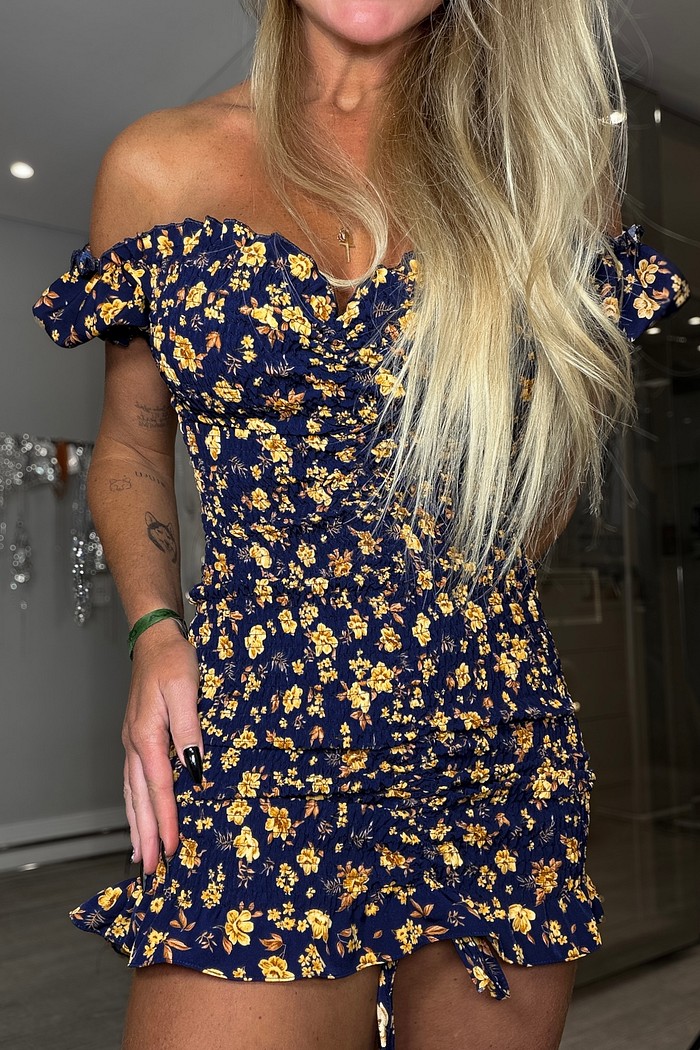 Vestido cereja azul marinho estampa de flores