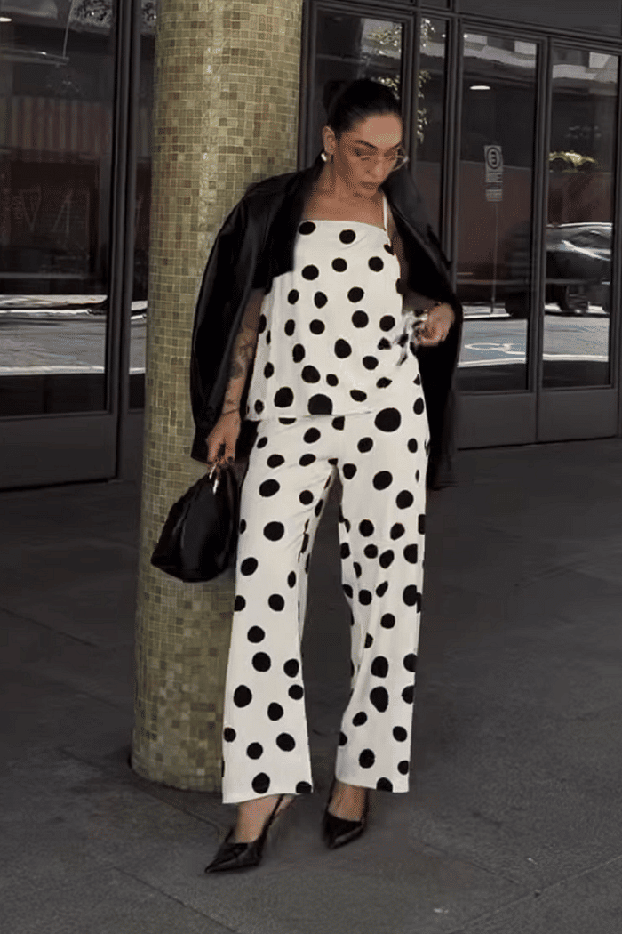 Conjunto em linho calça pantalona e blusa alcinha estampa de Poá