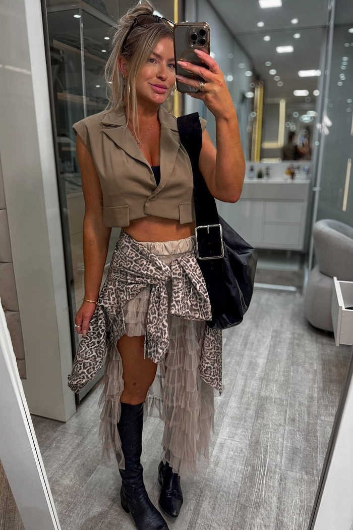 Colete cropped em alfaiataria