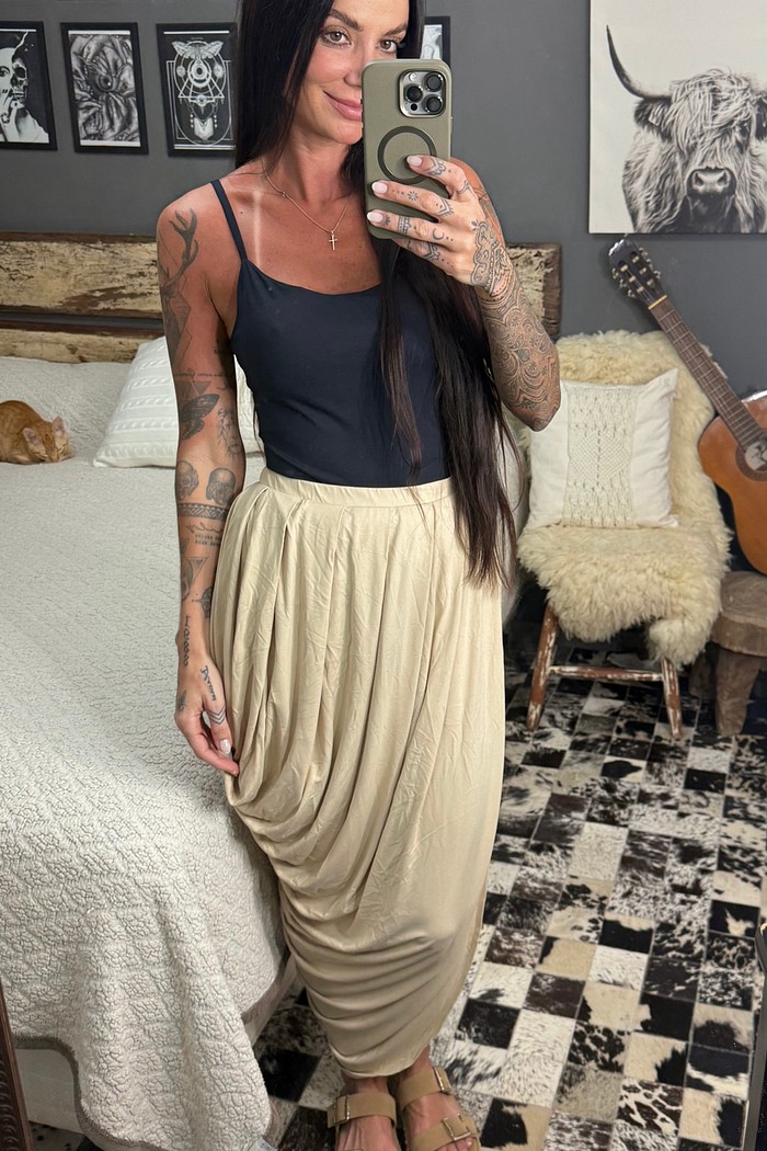 Saia com pregas assimétrica