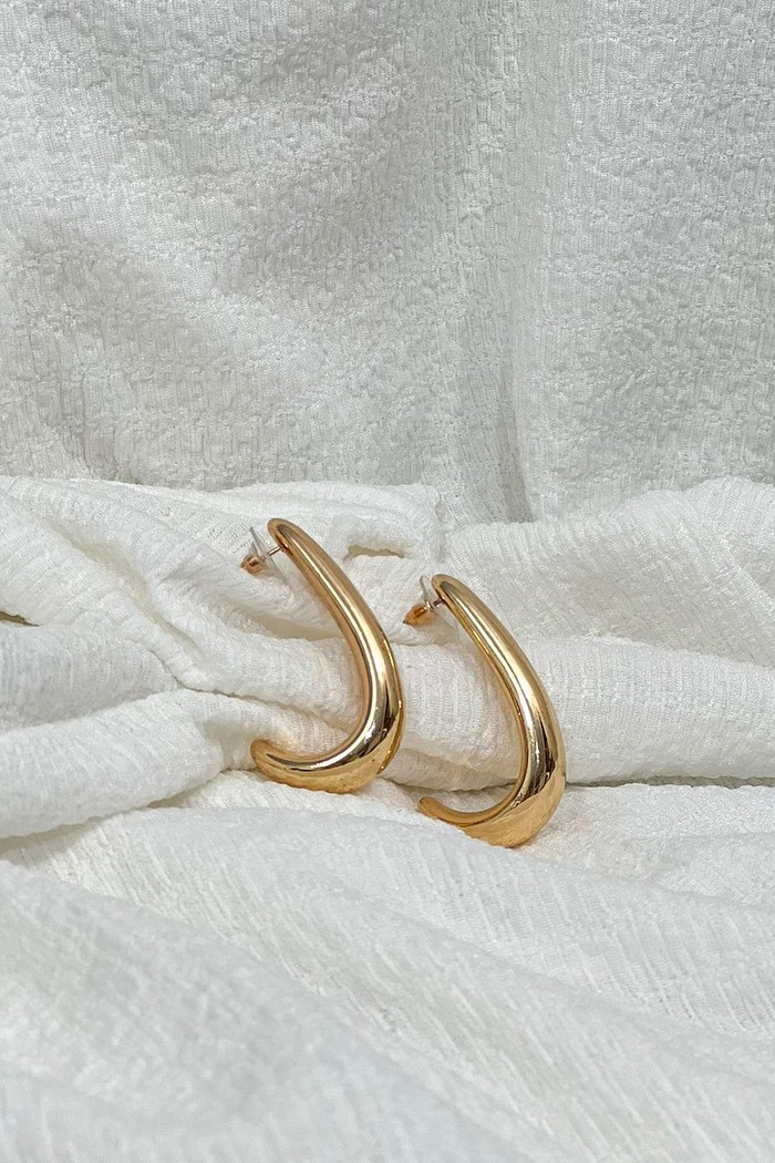 Brinco meia argola grande