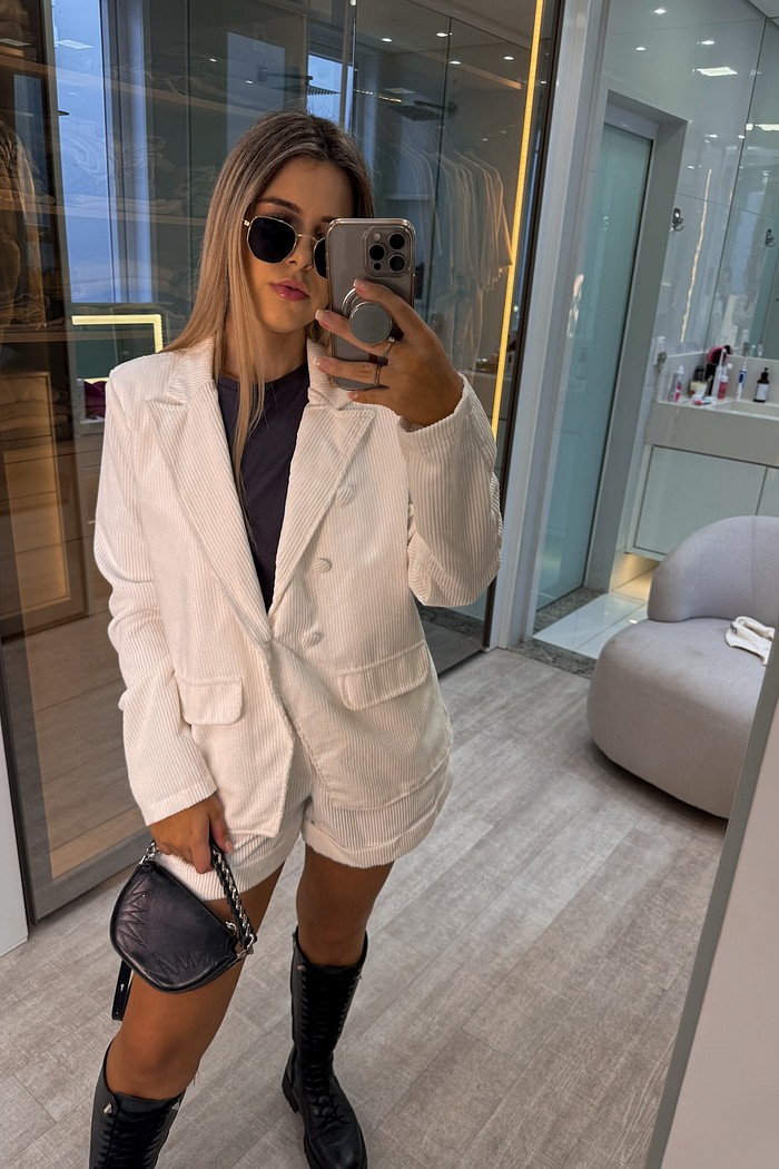 Short veludo cotelê off white