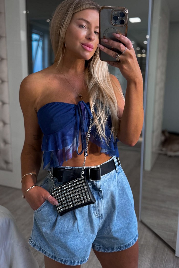 Bolsa pochete em couro sintético com aplicação de strass  transversal