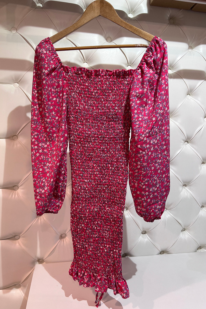 Vestido cereja manga longa pink com flores brancas