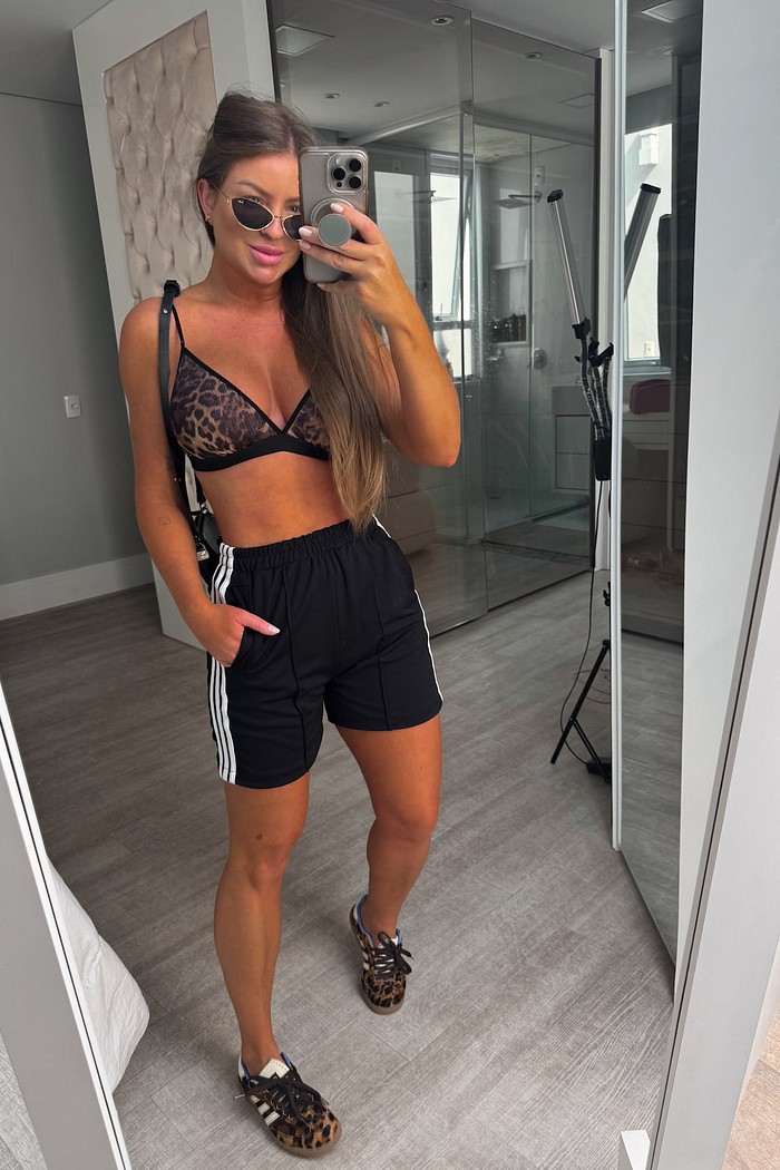 Shorts curto com faixas laterais Mariana