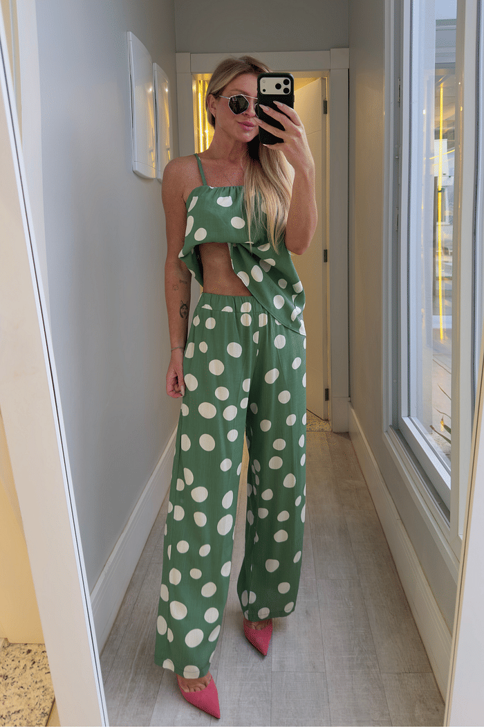 Conjunto em linho calça pantalona e blusa alcinha estampa de Poá