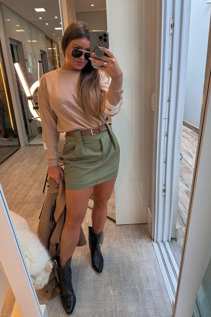 Saia alfaiataria verde com cinto camel