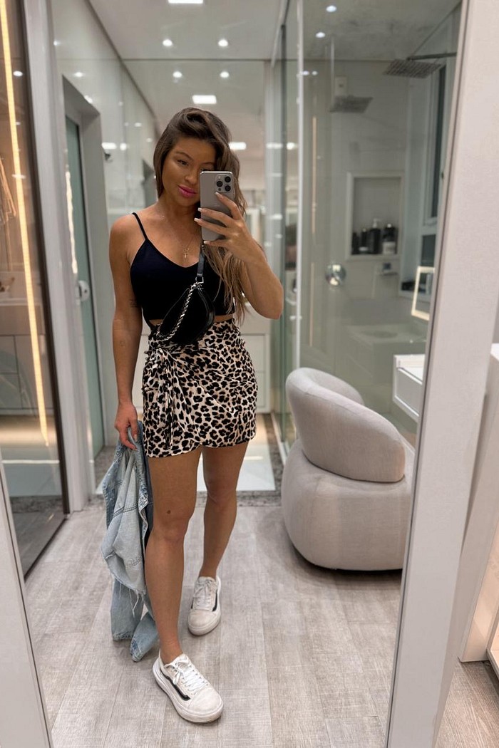 Cropped de alças finas com textura canelada