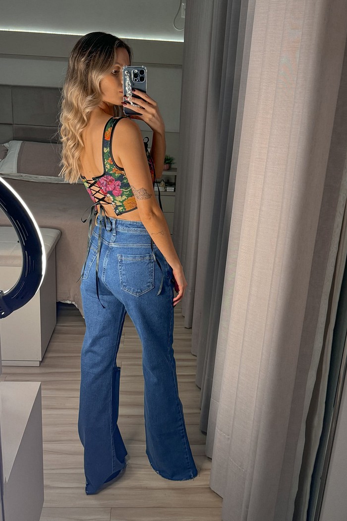 Cropped corset com alças largas e amarração estampado