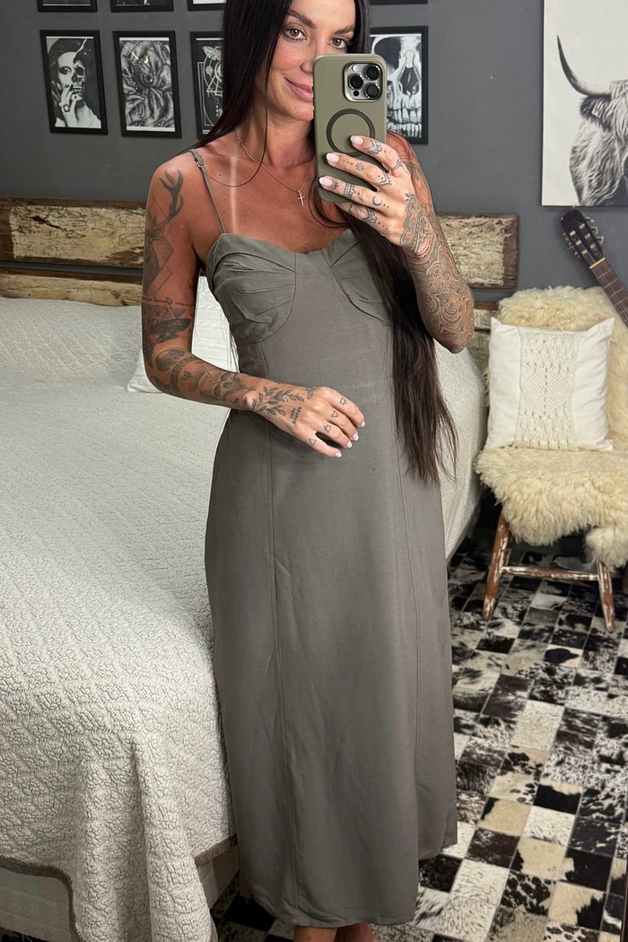 Vestido midi com busto estruturado Catrina