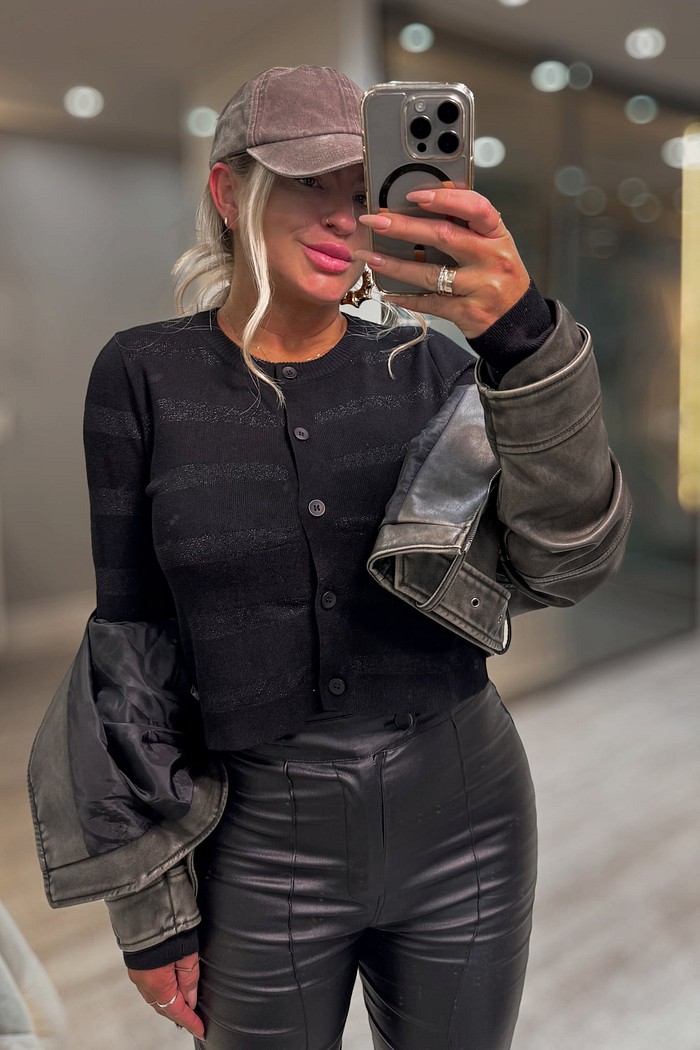 Cardigan de lãzinha com detalhes em brilhos