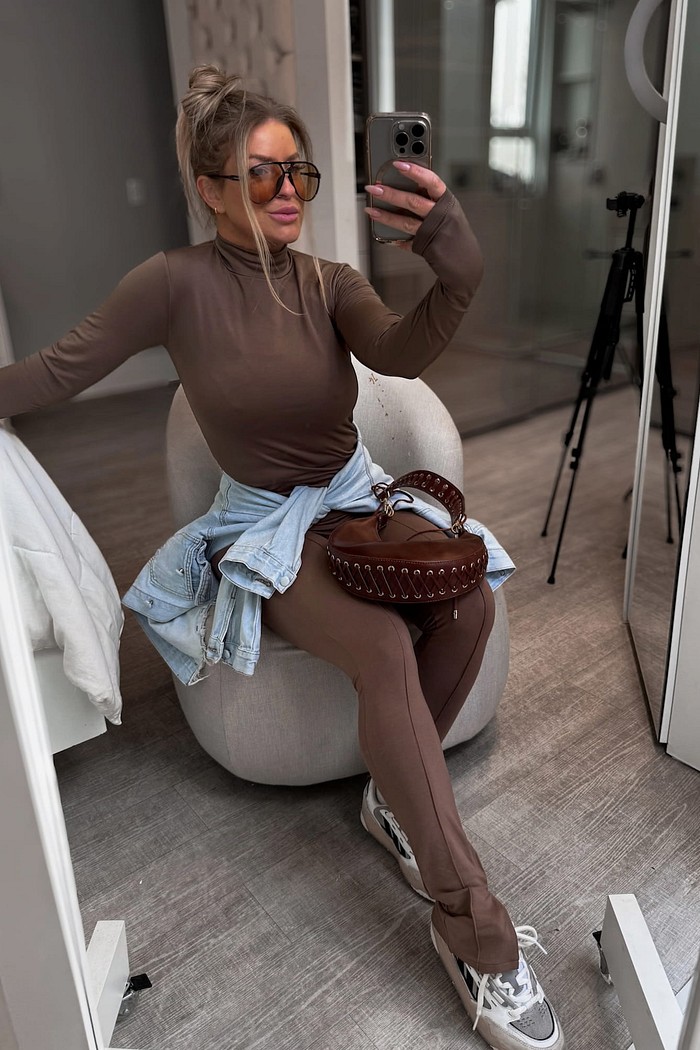 Calça legging em malha com detalhes em costura Mary