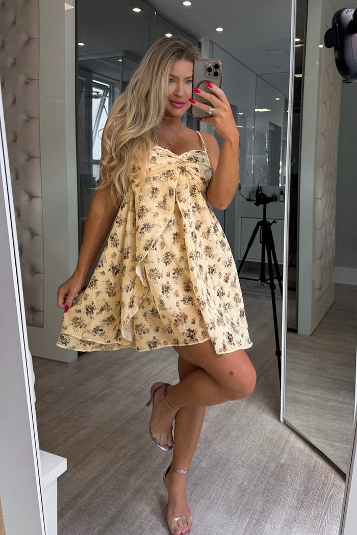 Vestido curto de alcinha soltinho Mikaelly