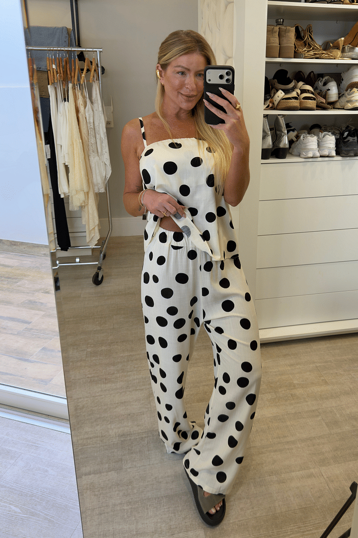 Conjunto em linho calça pantalona e blusa alcinha estampa de Poá