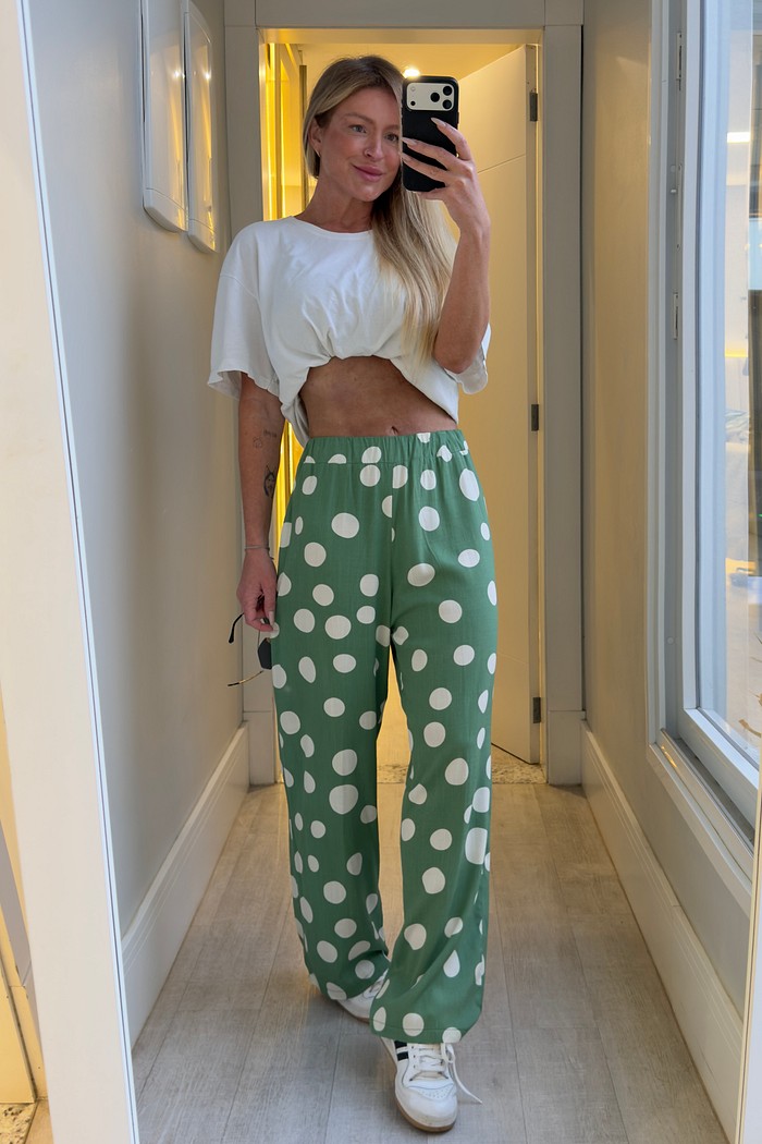 Conjunto em linho calça pantalona e blusa alcinha estampa de Poá