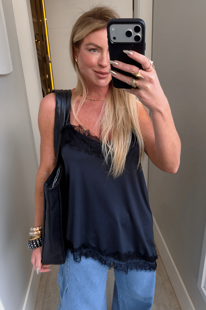 Blusa assimétrica com renda Eva