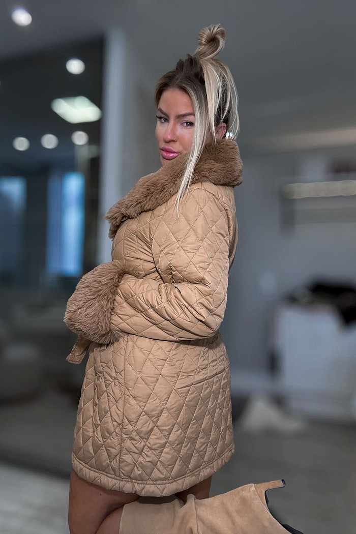 Jaqueta em tactel com pelos e detalhes em costura Joana