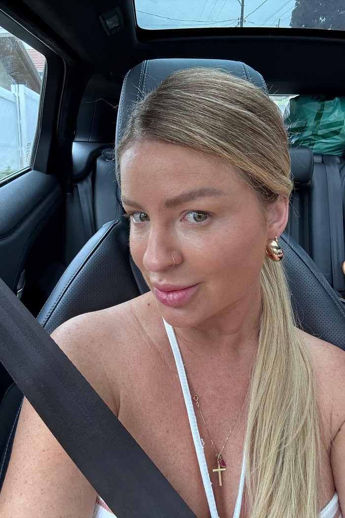 Brinco meia argola dourado