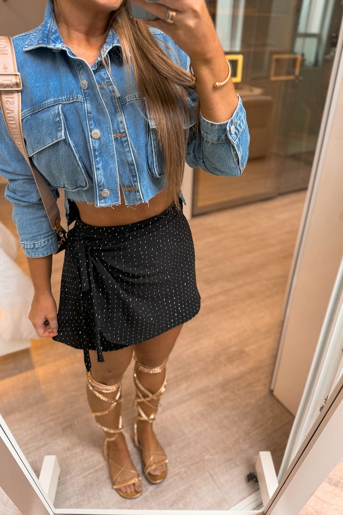 Saia transpassada com aplicações de strass ísis