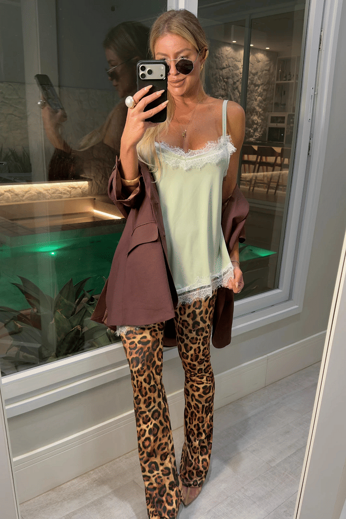 Blusa assimétrica com renda Eva