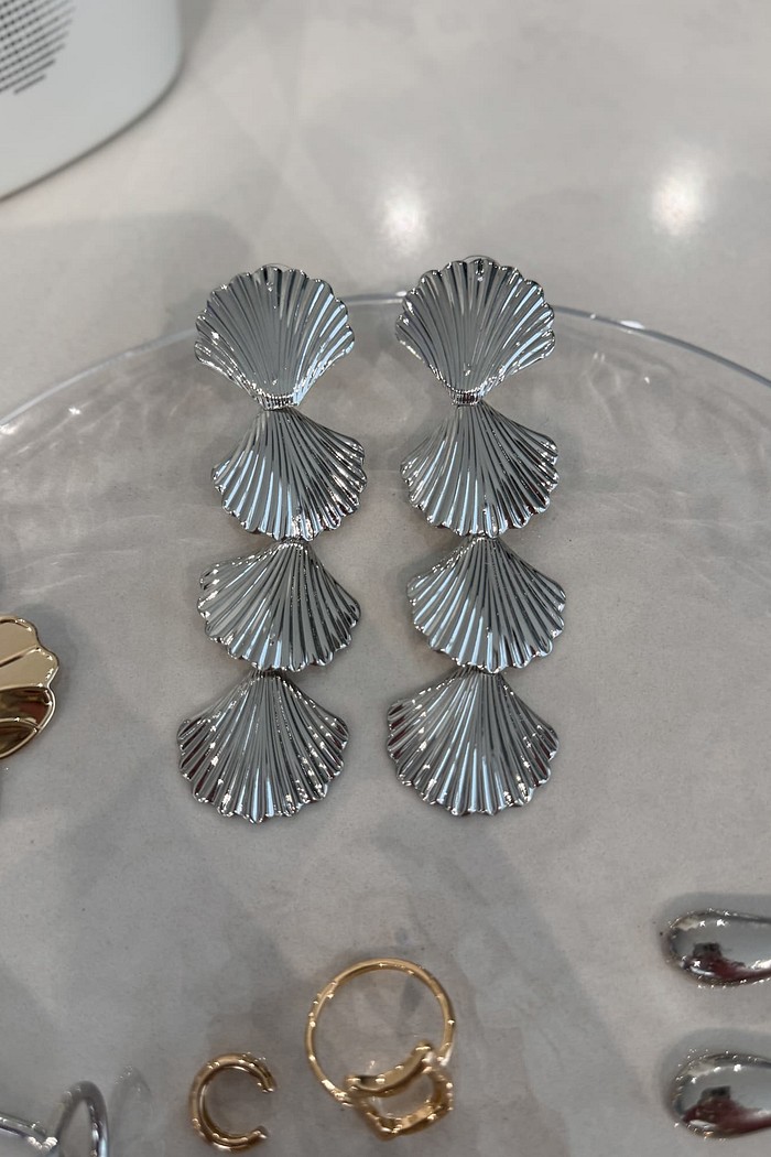 Brinco longo conchas