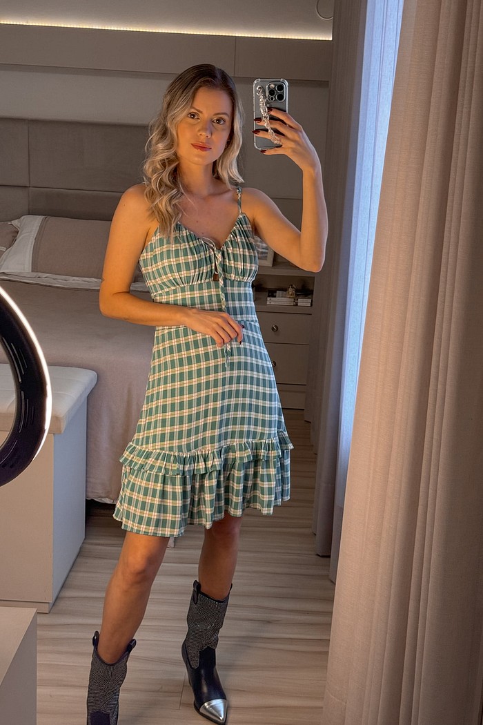 Vestido de alcinhas com decote princesa estampa xadrez verde e vermelho fran